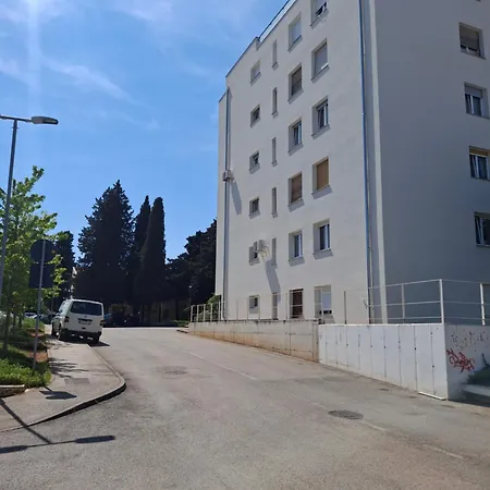 Val Apartman